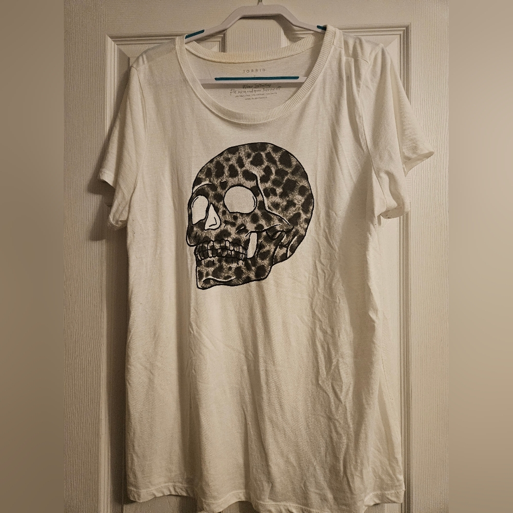 Torrid skull t-shirt size 2